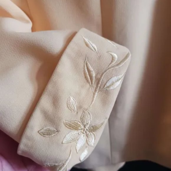 Women's two piece suit - Picture 7 of 8